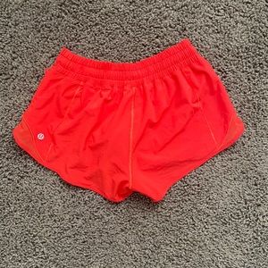 lululemon hotty hot 2.5 shorts